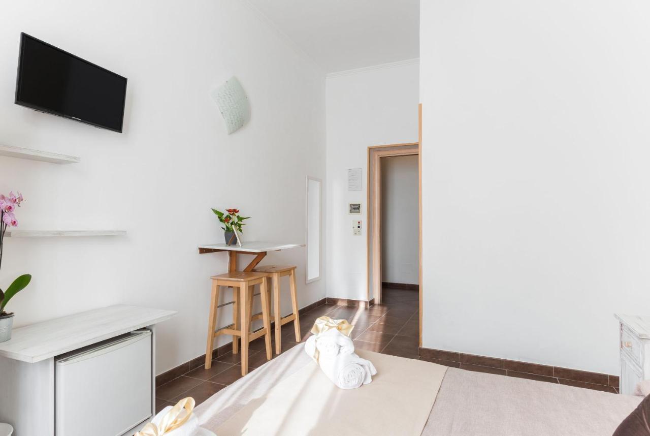 Domus Victoria Guest House Рим Экстерьер фото