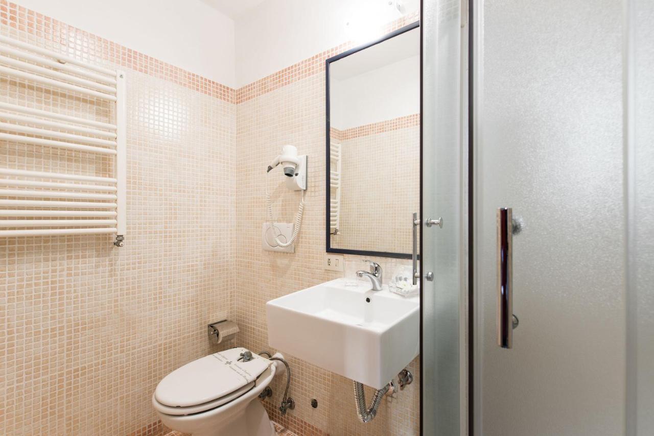 Domus Victoria Guest House Рим Экстерьер фото