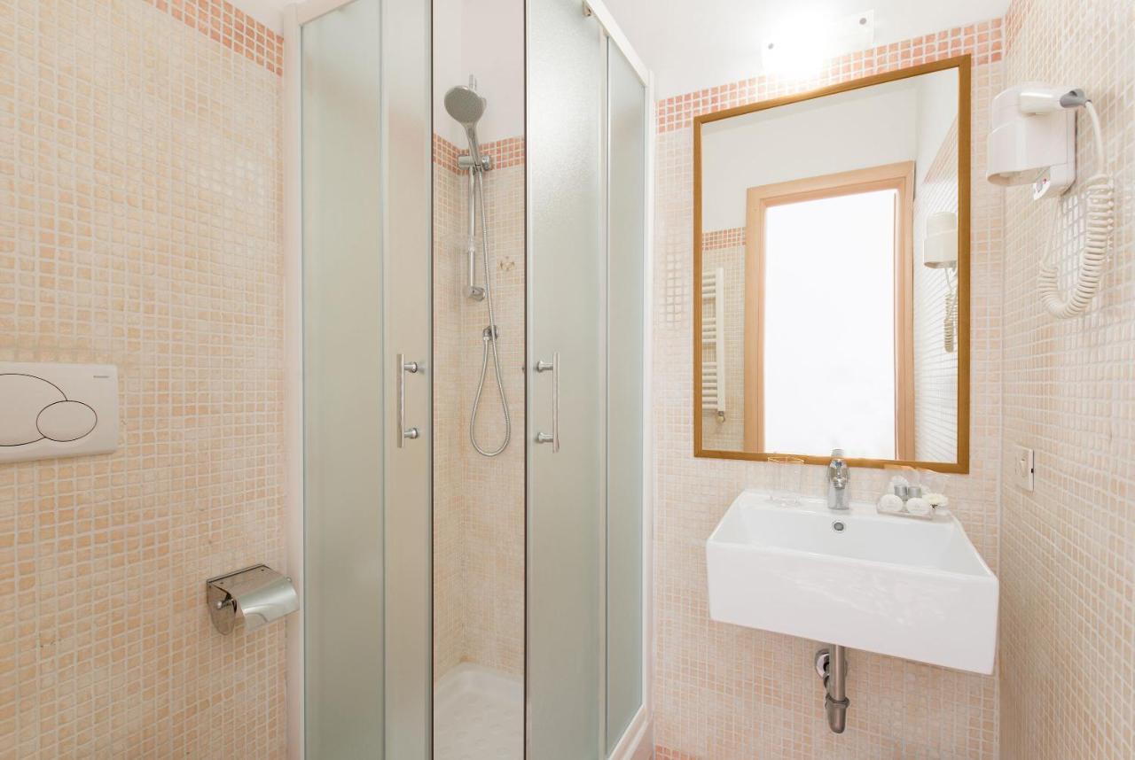 Domus Victoria Guest House Рим Экстерьер фото